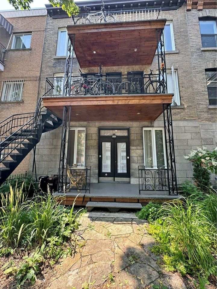 5½ (2 ch.) Plateau-Est — cour privée, stationnement, tout équipé — photo 1
