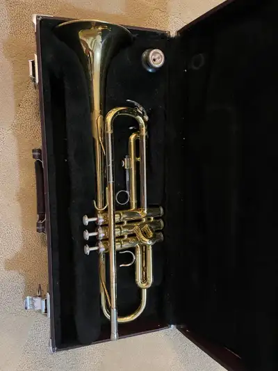 Yamaha trumpet for sale. Used condition but still functional.