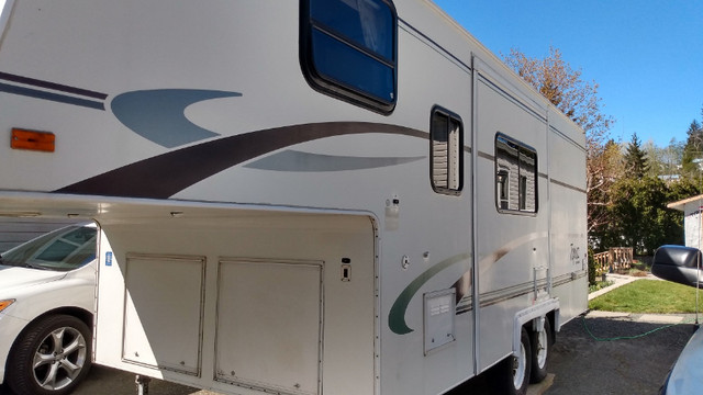 Triple E  24' 5th Wheel Travel Trailer in RVs & Motorhomes in Campbell River - Image 2