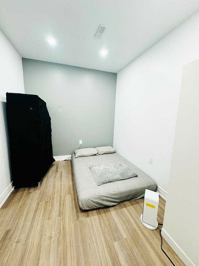 Private room for rent in walkout apartment next to Shopper world in Room Rentals & Roommates in Mississauga / Peel Region - Image 3