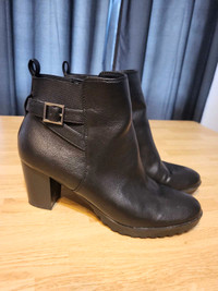 Women's size 8M booties