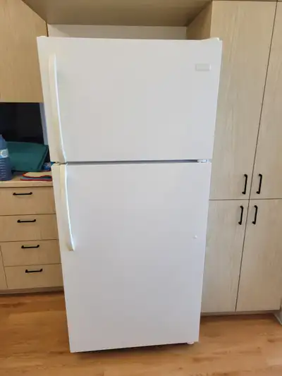 Frigo de marque Frigidaire 30 pouces à  vendre., View more