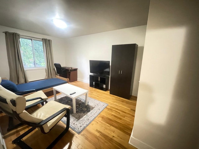 4162 Av Van Horne — photo 1