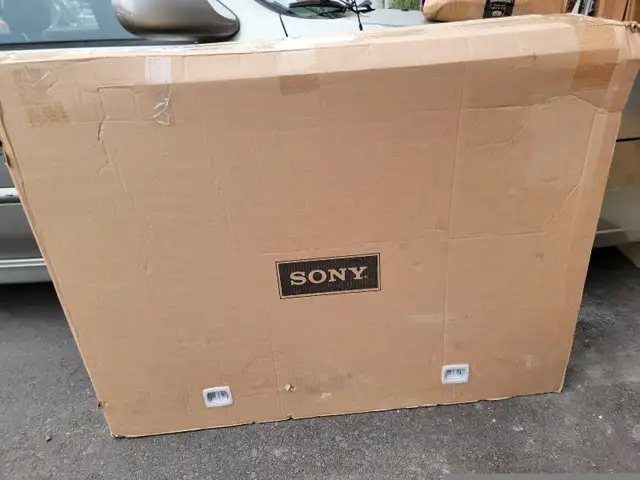 50" Sony KD50X85J 4K Ultra HD High Dynamic Range Smart TV in TVs in Oshawa / Durham Region - Image 3