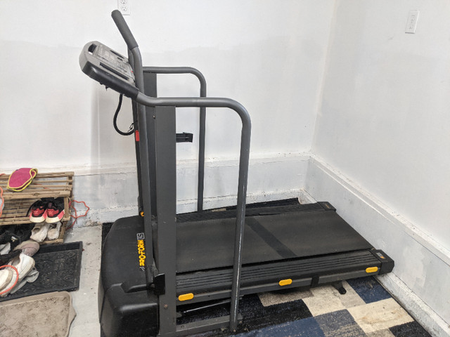 Treadmill in Exercise Equipment in Chatham-Kent - Image 3