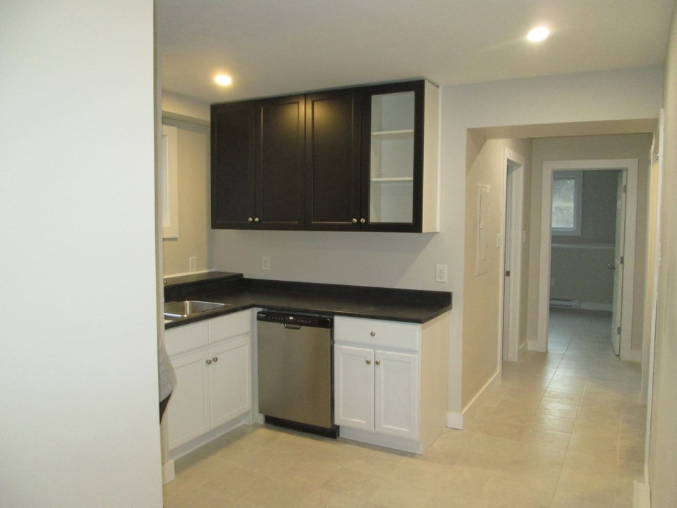 2 bedroom, 1 bath with 5 appliances 4