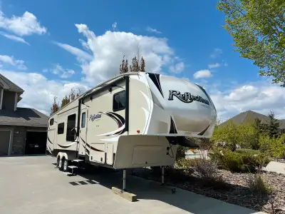 Grand Design Reflection 323BHS 5th Wheel - RV Travel Trailer Crazy awesome family floor plan with 4...