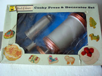 Vintage Cooky and Decorator Set 19 Pieces