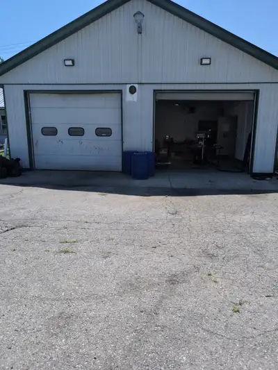 $749,900 – Commercial Property for Sale Secure, versatile ½-acre fenced compound ready for business...