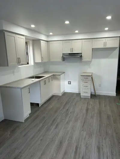 3 1/2 situee au RDC d’un duplex extrement tranquille completement renovee stores,electromenagers Inc...