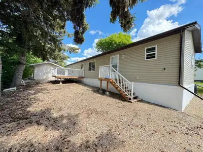 2017 mobile home 3 bedroom 2 full bathroom Single car garage Fridge, stove, microwave, dishwasher, w...