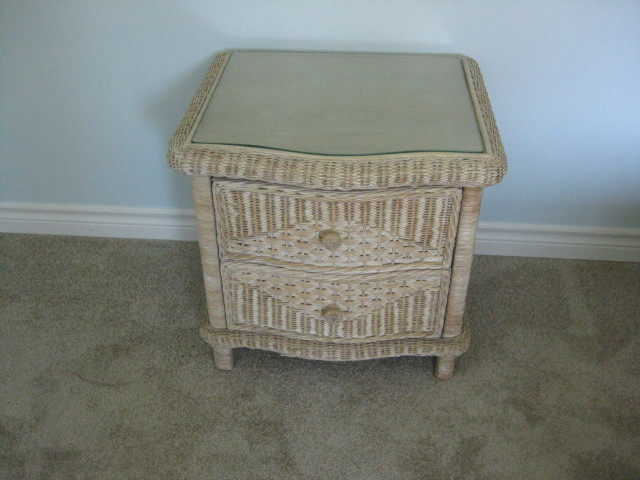 MATCHING 2 DRAWER WICKER NIGHTSTANDS dans Commodes et armoires  à Truro - Image 2