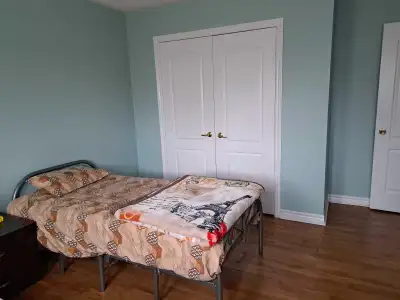 room for Rent 647 841 4145