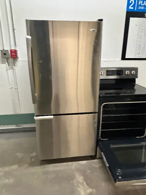 Réfrigérateur et cuisinière parfaits et de taille standard, cuis in Stoves, Ovens & Ranges in City of Montréal - Image 8