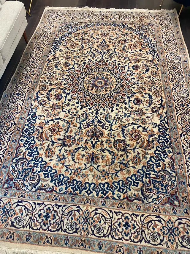 Persian Naeen Handmade Rug (Iran) in Rugs, Carpets & Runners in Markham / York Region - Image 3