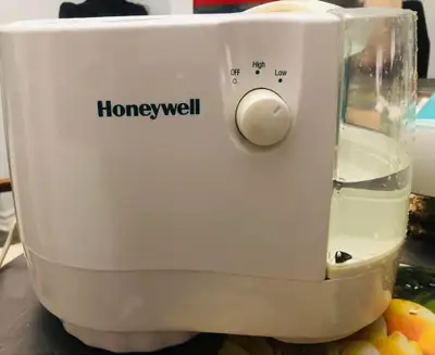 USED ONE MONTH HONEYWELL NATURAL COOL MOISTURE 2 GAL, View more