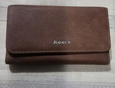 Roots Medium Trifold Clutch wallet brown pebbled leather, View more