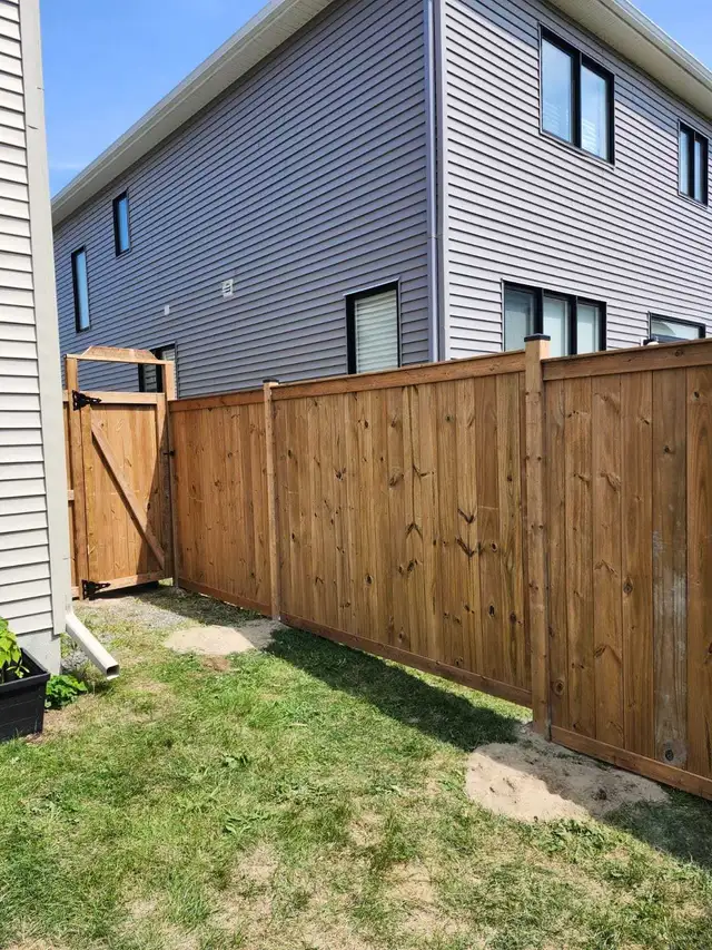 Fence Installation in Fence, Deck, Railing & Siding in Ottawa - Image 9