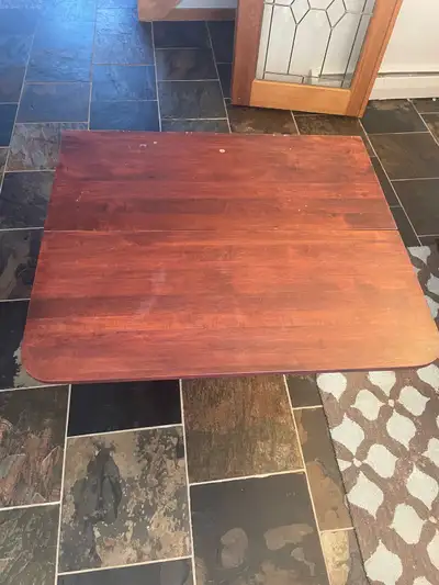 Antique Duncan Phyfe table in good condition. Great project to refinish as it has a few marks and a...