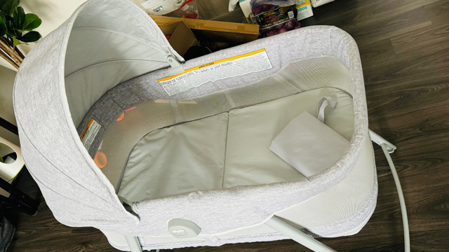 Graco Bassinet - Mint condition in Cribs in Edmonton - Image 4
