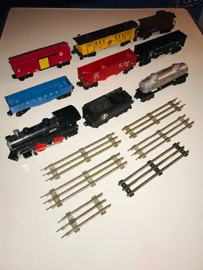 NO E-MAILS MEANS I DON’T ANSWER E-MAILS … OR TEXTS !! … 9 PIECES OF LIONEL TRAIN ENGINE AND CARS … 6...