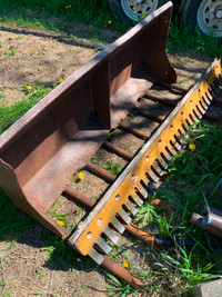 1 bucket, chargeuse pour tracteur pelle   déglaceuse peigne