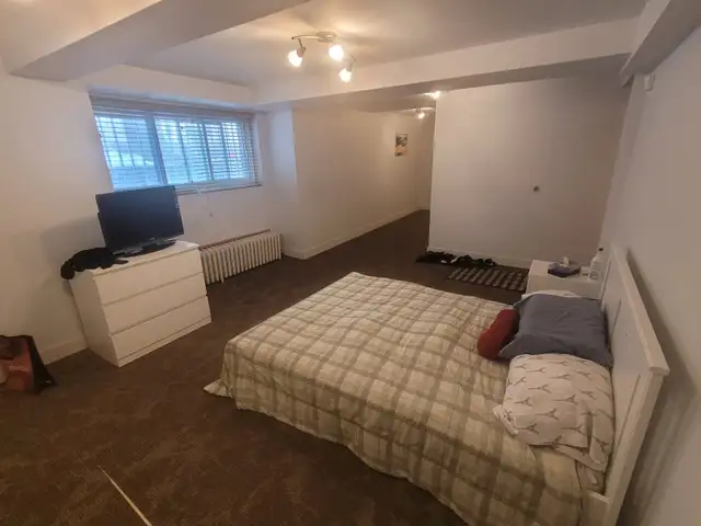 Grand Chambre avec toilet privé en face de HEC, et UdeM in Room Rentals & Roommates in City of Montréal - Image 7