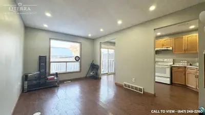 Need 2 girls in sharing 400 or personal 700 at king/dolph Rent 400 plus utilities Near to no frills(...
