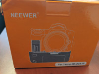 Brand New in Box Neewer Battery Grip for Canon 5D Mark IV