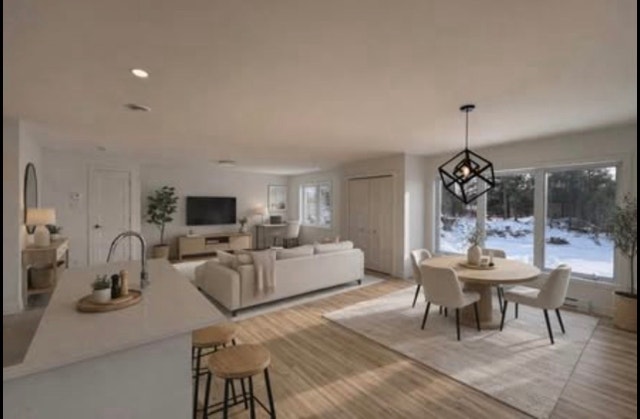 256 Bd Jacques-Cartier N — photo 2