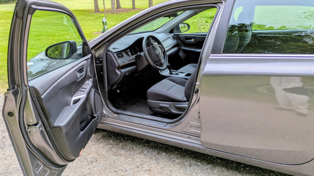 2017 LOW KM TOYOTA CAMRY LE in Cars & Trucks in Hamilton - Image 4