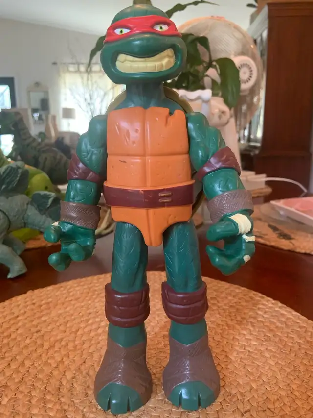 TEENAGE  NINJA TURTLES ‘ RAPHAEL ‘ VIACOM 11” ! in Toys in Mississauga / Peel Region - Image 3