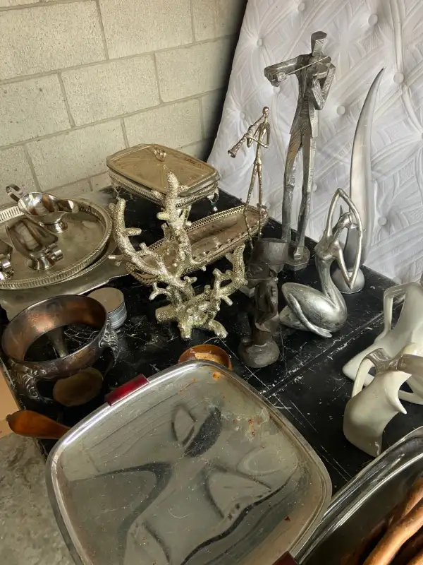 Assorted silver plated dinnerware in Kitchen & Dining Wares in Cowichan Valley / Duncan - Image 7
