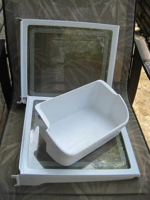 Various Refrigerator Parts - Divers Pieces Réfrigérateur in Other in City of Montréal - Image 7