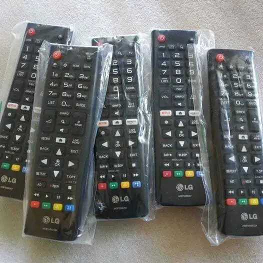 Roku tv remote control in Other in Ottawa - Image 7