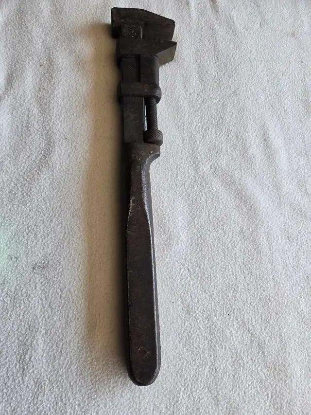 VINTAGE 18" MONKEY WRENCH