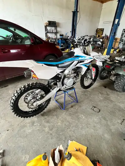 2019 yz450f for sale, only has 63 hours, has arc unbreakable clutch lever, FMF 4.1 slip on exhaust b...