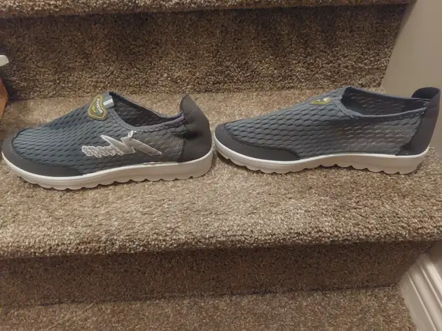 Brand New Sports Mesh Sneaker / Shoe. Womens Size 8.5 in Women's - Shoes in Edmonton - Image 3