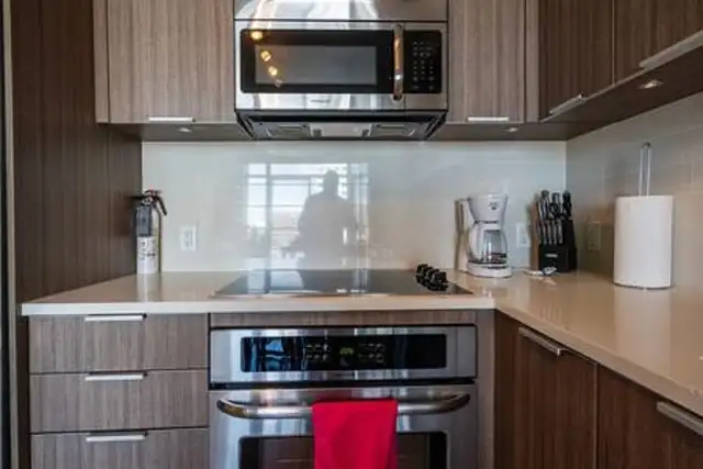 Bright and Cozy Furnished Condo in heart of Victoria in British Columbia in Canada - Image 10