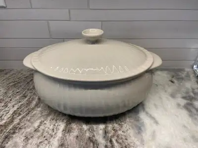 LARGE Sophie Conran for Portmeirion covered “White Oak” casserole dish BRAND new BISCUIT (discontinu...