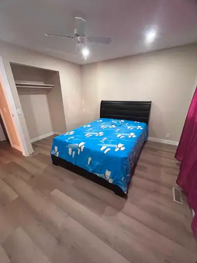 Room for rent in upper floor