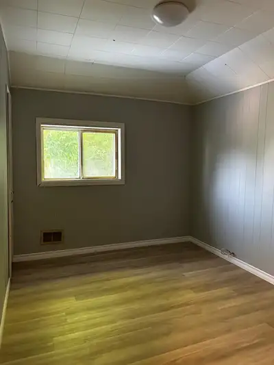 Renovated recently, 2-bedrooms house Available!!