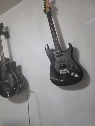 squier hss affinity strat metallic black, View more