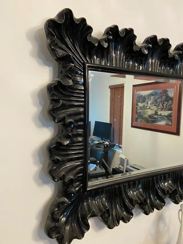 Fancy black wall mirror in Home Décor & Accents in Ottawa - Image 4