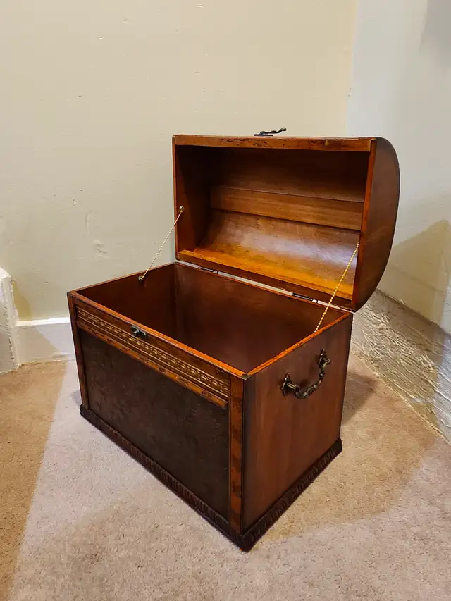 Treasure Chest in Arts & Collectibles in Ottawa - Image 4