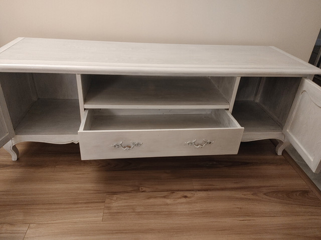 TV stand in TV Tables & Entertainment Units in Mississauga / Peel Region