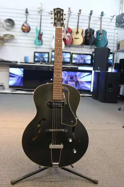 Godin Guitars 5th Ave Kingpin with P90 - Black (#41118), View more
