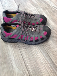 NEW CONDITION! Caterpillar women safety shoes; souliers sécurité
