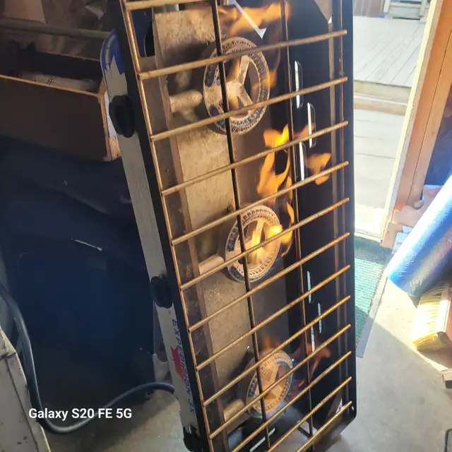 CampChef 3Burner Propane Stove, Great Shape $200 in BBQs & Outdoor Cooking in Calgary - Image 4