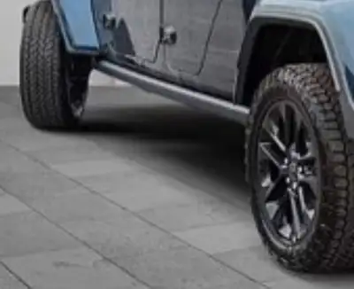 Pare-pierres en acier épais à revêtement pulvérisé noir d'origine MOPAR. Démontés par le concessionn...